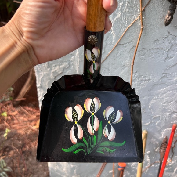 VINTAGE TOLE HANDPAINTED FIREPLACE SHOVEL - Picture 3 of 7